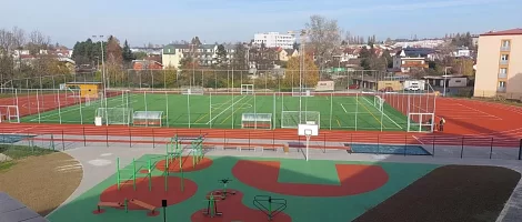 Školní hřiště při ZŠ Komenského 66 a&nbsp;ZŠ Komenského 68